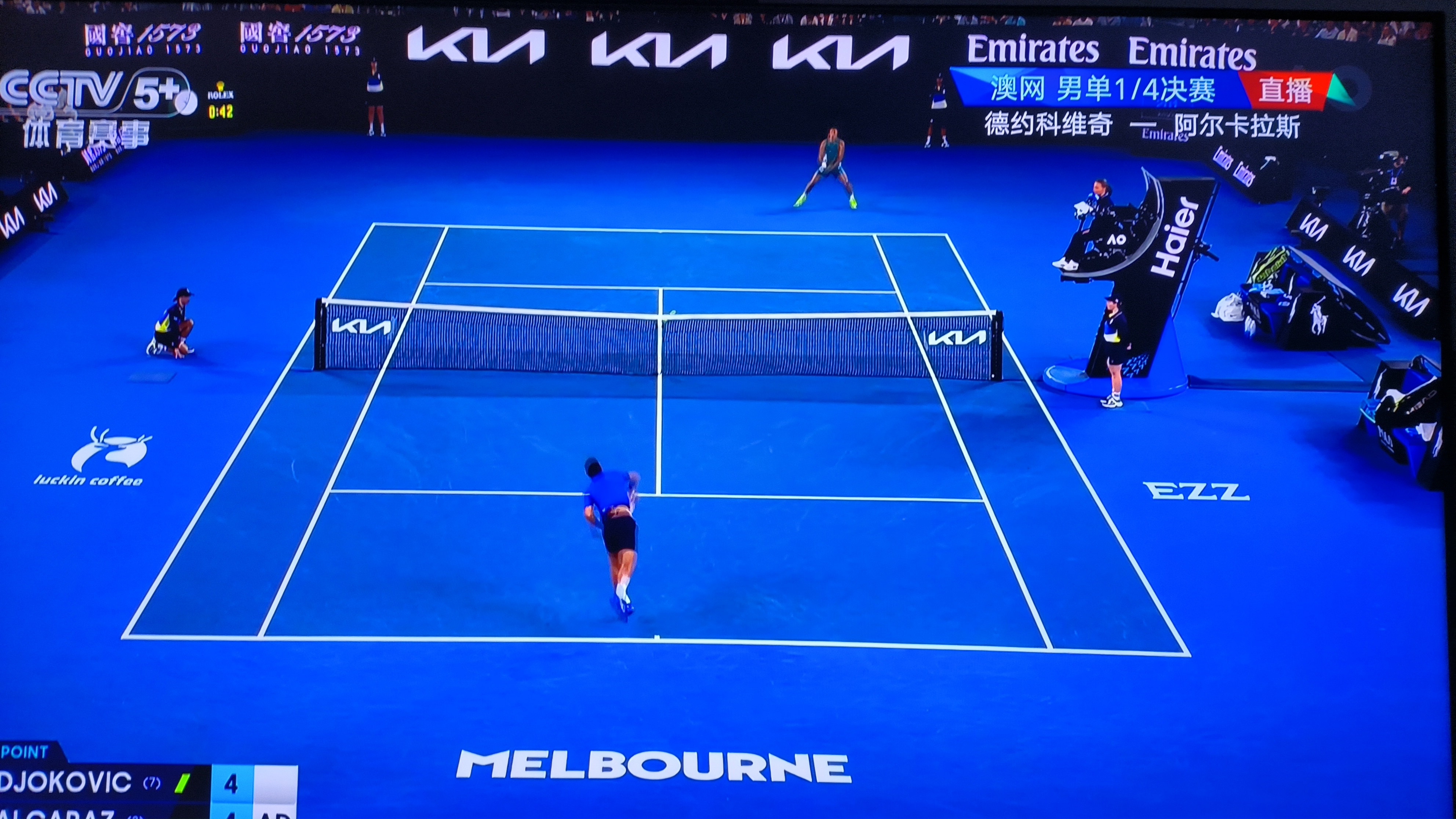 包含关键时刻那不勒斯备战欧超杯，内部沟通细节曝光，赛场秩序良好，临场指挥获称赞的词条