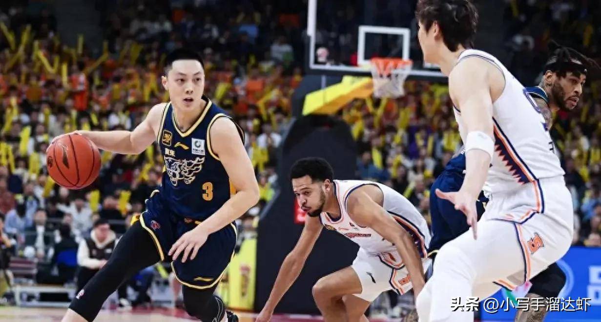 包含国际比赛日深圳男篮队长鼓劲：全明星赛节点到来；质疑声仍在；更衣室氛围转暖的词条